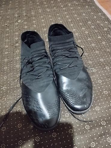 Футбольные бутсы (сороконожки/хард-корт) черного цвета. - Верх