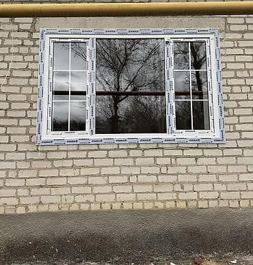 очиститель стекла: ПВХ-окна с установкой - Трехстворчатые пластиковые окна с профильной — 1