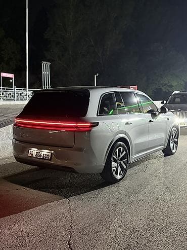 leapmotor b10: Lixiang L8: 2023 г., 1.5 л, Автомат, Гибрид, Кроссовер — 1