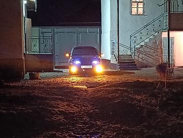 lada prior: Продаётся легковой автомобиль седан/лифтбек тёмного цвета. Основные — 3