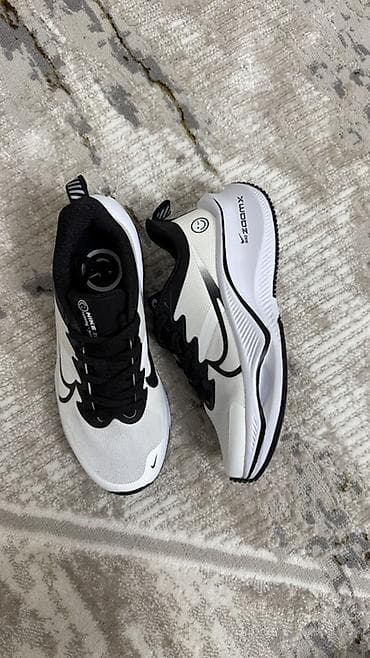 nike react: Кроссовки Nike ZoomX (белые с чёрным) - Модель с амортизацией ZoomX — 3
