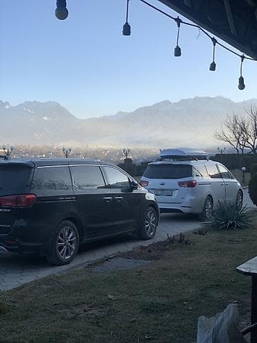 Пассажирские перевозки на комфортных минивэнах Kia Carnival -