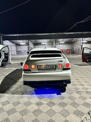 Toyota Altezza: 1999 г., 2 л, Автомат, Бензин — 4