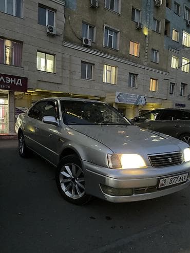 х5 2004: Седан бизнес‑класса серебристого цвета. Основные характеристики: - — 1