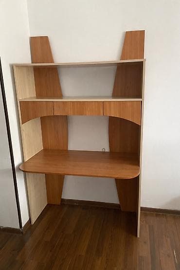 Компьютерный стол, С полками