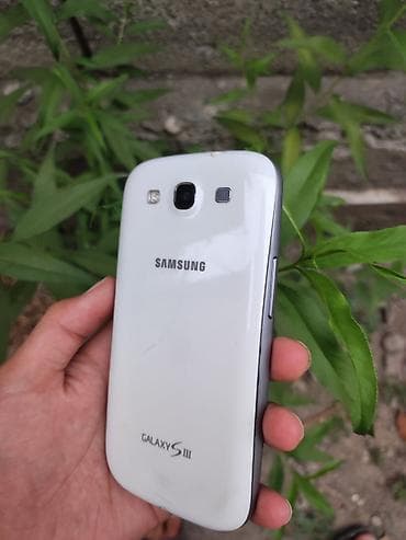nikon d5100 цена: Samsung Galaxy S III (GT‑I9300), белый - Экран Super AMOLED, HD — 2