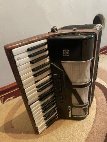 Комуздар: Аккордеон «Восхо» - Клавиатура: 41 клавиша (пиано-тип), белые и — 2