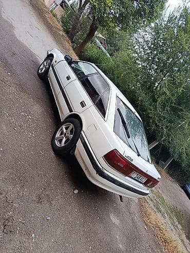 mazda 2: Mazda 626: 1990 г., 2 л, Механика, Бензин, Хэтчбэк — 4