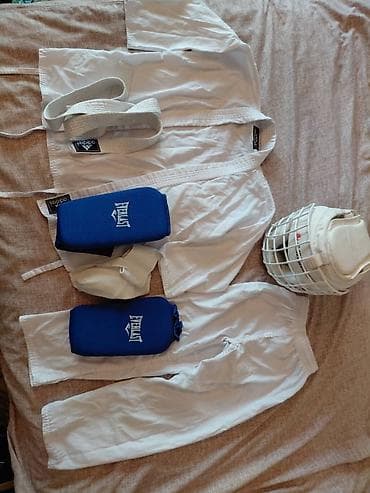 Спортивные сумки: Комплект экипировки для единоборств. Состав: - Кимоно Adidas (куртка — 4