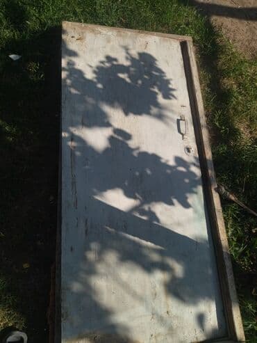 замки для пластиковых дверей: Деревянная дверь190\80 прямоугольной формы с металлической ручкой и — 1