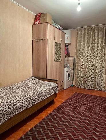 дом с мансардой: Комната в квартире/общежитии. - Просторная прямоугольная комната с — 3