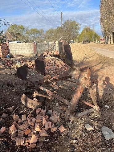 150 хтз: Продаётся надёжный трактор с полным комплектом оборудования: прицеп — 9