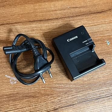бленде: Зеркальная камера Canon EOS 1100D с комплектом оптики и сумкой — 5