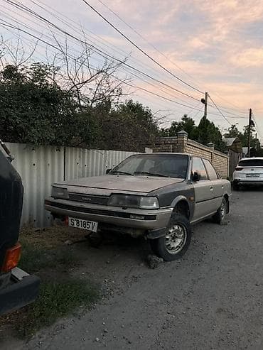 Транспорт: Toyota Camry: 1989 г., Бензин, Седан — 2