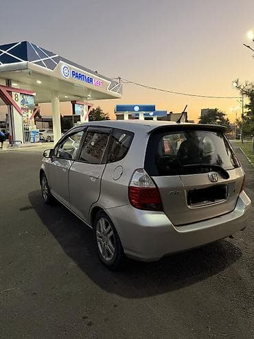 Продажа авто: Honda Fit: 2006 г., 1.5 л, Автомат, Бензин, Хэтчбэк — 2