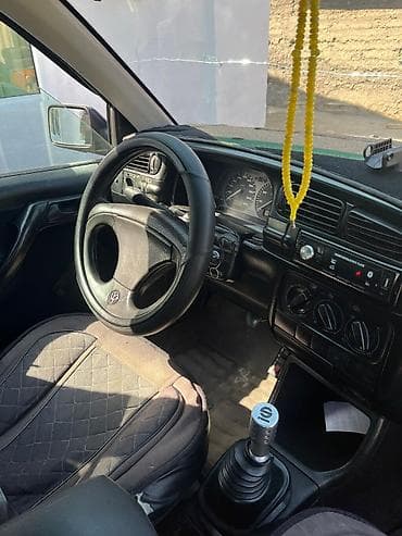 багаж венто: Volkswagen Vento: 1992 г., 2 л, Ручные, Седан — 7