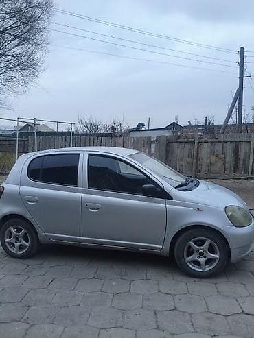 Toyota Vitz: 2001 г., 1 л, Механика, Бензин, Внедорожник
