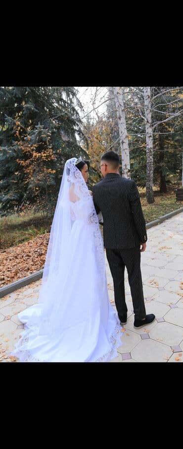 свадебные платья оптом бишкек: Свадебное платье, S, Без кольца, Дизайнерское, С корсетом, Атлас, А-силуэт, Италия, Жемчуг, Кружево, Цветочные элементы, Новый — 3