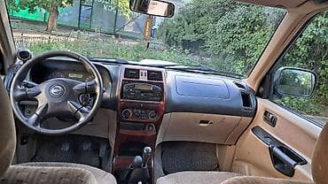 калганы: Nissan Terrano II: 2002 г., 2.9 л, Кол менен иштөөчү, Дизель, Жол тандабас — 6