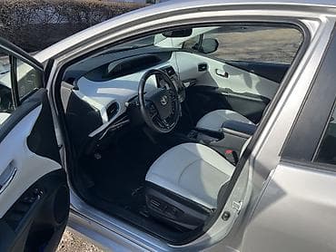 shevrolet volt: Toyota Prius: 2019 г., 1.8 л, Вариатор, Гибрид, Хэтчбэк — 5