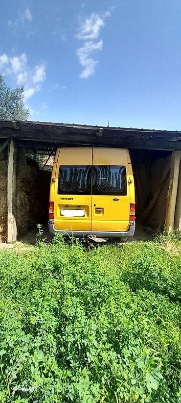 Ford Transit фургон, желтый, длинная база и высокая крыша. Основные
