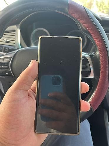 strange things: HUAWEI nova 10 (модель NCO-LX1) - Экран: 6.67" OLED, разрешение — 2