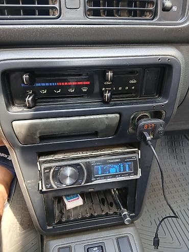 626: Mazda 626: 1989 г., 2.2 л, Механика, Бензин, Лифтбек — 10