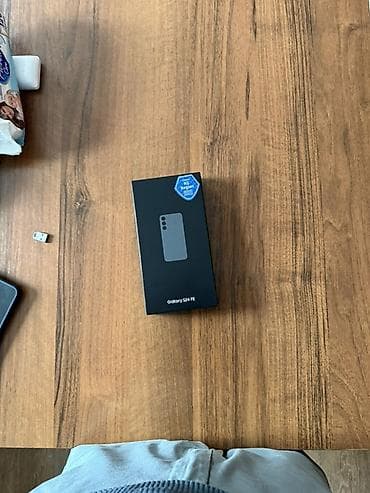 a 13: Samsung Galaxy S24 FE, 512 ГБ, цвет - Черный, 2 SIM, eSIM — 1
