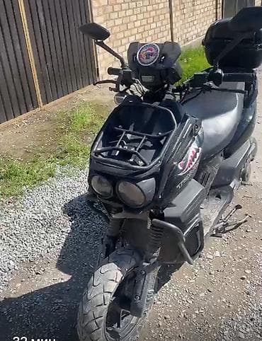 gilera runner: Скутер/мопед классического форм‑фактора с двухфараной передней оптикой — 1
