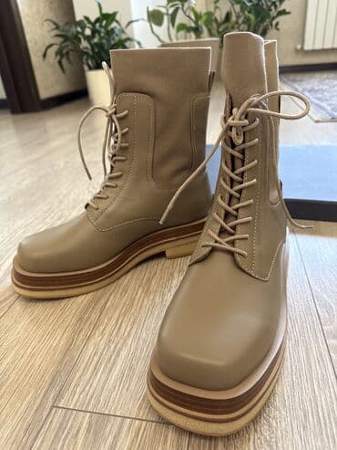 женская модельная обувь больших размеров: Ботинки, 39, Новый, цвет - Бежевый, Самовывоз, Бесплатная доставка — 2
