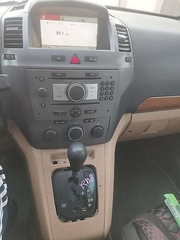 супорт степ: Продается семейный минивэн/универсал белого цвета. Кузов и экстерьер — 3