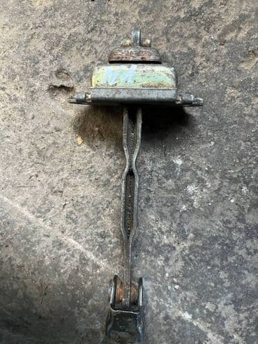 реставрация бронированных дверей: Неизвестный ограничитель двери, Неизвестный дверной ограничитель — 3