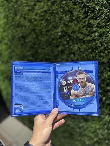 mk 11: EA Sports UFC 3 — диск для PlayStation 4 (Blu‑ray) в фирменном синем — 3