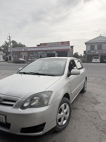 Транспорт: Toyota Corolla: 2004 г., 1.4 л, Кол менен иштөөчү, Хетчбек — 5