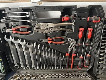 кейс для инструментов: Набор ручного инструмента в большом пластиковом кейсе. Состав: - — 2