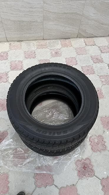 100 с4: Комплект из 4 зимних шин без шипов. - Размер: 275/60 R20 (маркировка — 8