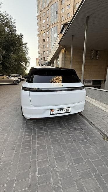 mini led: Lixiang L7: 2023 г., 1.5 л, Автомат, Электромобиль, Кроссовер — 3