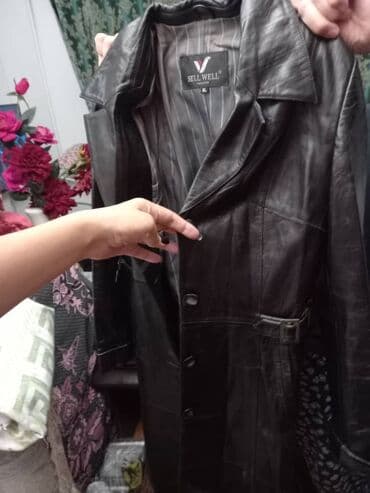 кожаные куртки в бишкеке: Кожаная куртка, Классическая модель, Натуральная кожа, Приталенная модель, S, M — 2