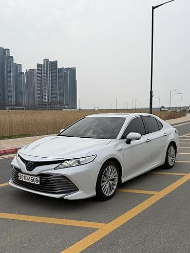Toyota Camry: 2019 г., 2.5 л, Автомат, Гибрид, Седан at lalafo.kg Toyota Camry: 2019 г., 2.5 л, Автомат, Гибрид, Седан