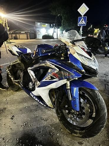 Транспорт: Мотоцикл Suzuki GSX-R (серия спортбайков), синий/белый. Основные — 4