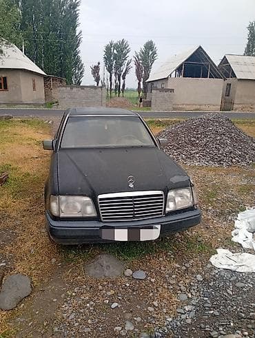 Mercedes-Benz W124: 1993 г., Механика, Седан