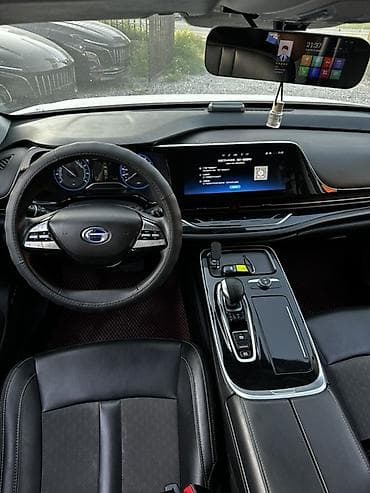 GAC: GAC Aion s белого цвета Кузов и внешность: - Динамичный дизайн — 3