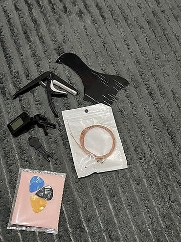 Музыкальные инструменты: Если сегодня заберёте за 4000 отдам Классическая шестиструнная — 3