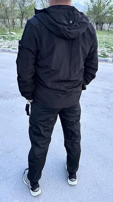 red centr: Легкая мужская ветровка Stone Island, черного цвета. - Материал — 2