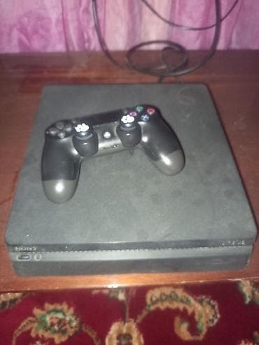 Игровая приставка Sony PlayStation 4 Slim + геймпад DualShock 4. -