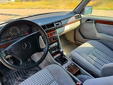 Mercedes-Benz W124: 1993 г., 2.8 л, Механика, Бензин, Седан — 5