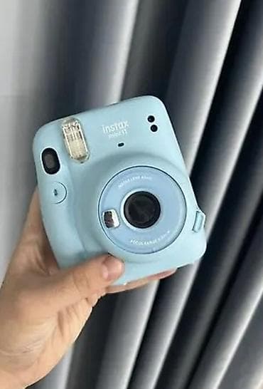 Брала за 9000, отдаю за 7000. Fujifilm Instax mini 12 — моментальная