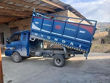 трактор дыты: Hyundai Porter — компактный бортовой грузовик синего цвета. Самосвал — 7