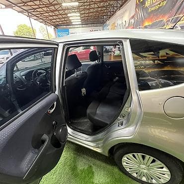 Honda Jazz: 2009 г., 1.3 л, Механика, Бензин, Хэтчбэк — 6