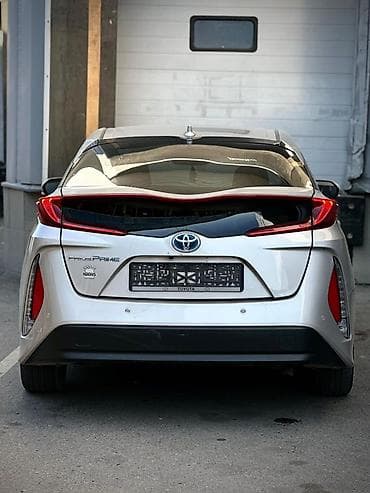 саларис 2015: Toyota Prius: 2017 г., 1.8 л, Вариатор, Гибрид, Хэтчбэк — 3